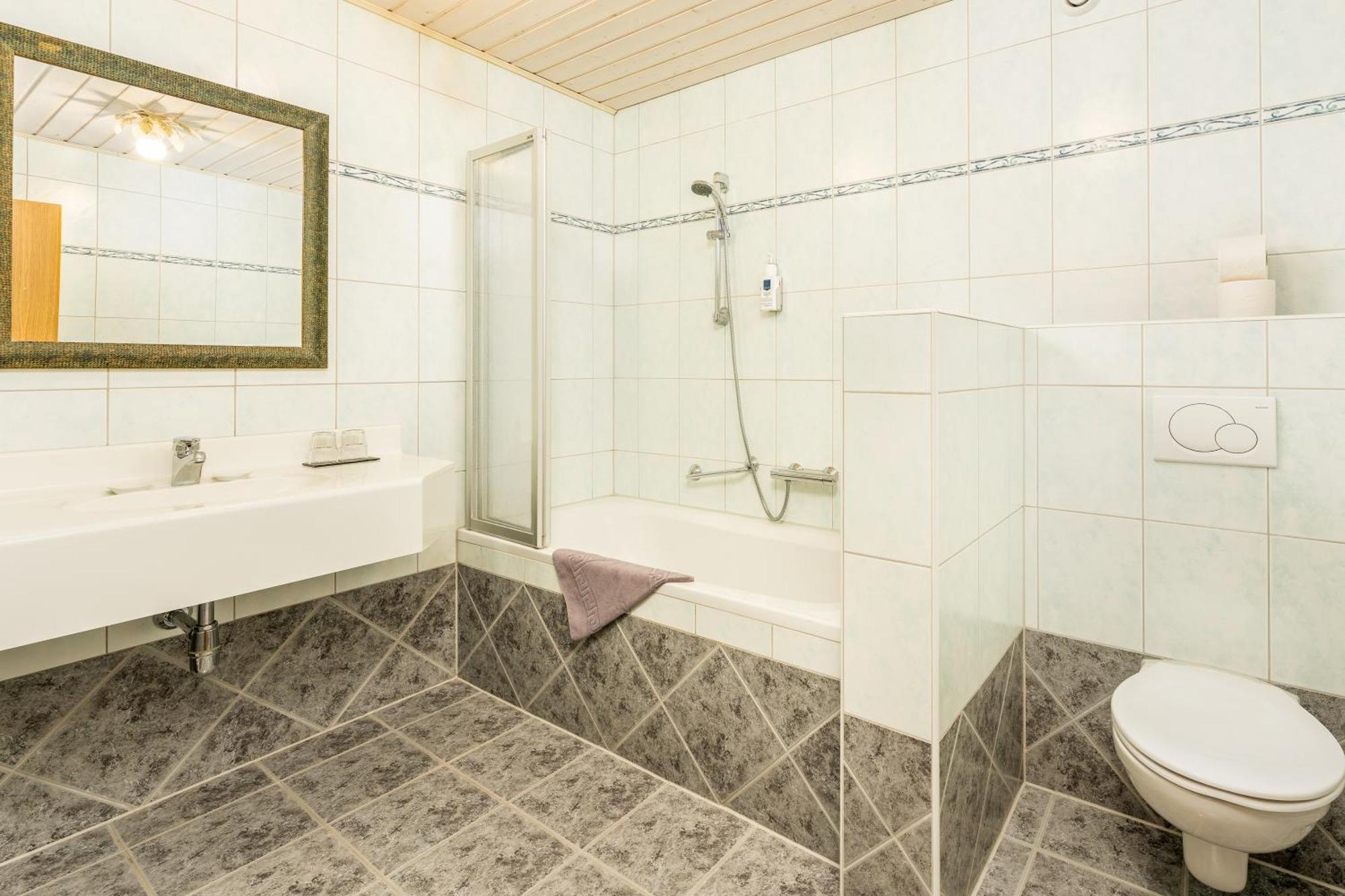 Alpen Wohlfuehlhotel Doerflwirt Hainzenberg Ngoại thất bức ảnh