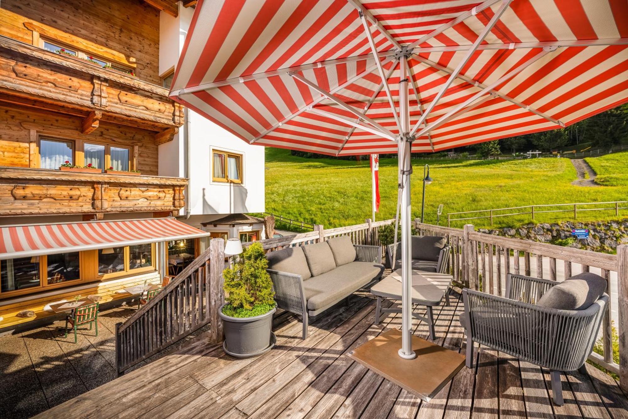 Alpen Wohlfuehlhotel Doerflwirt Hainzenberg Ngoại thất bức ảnh
