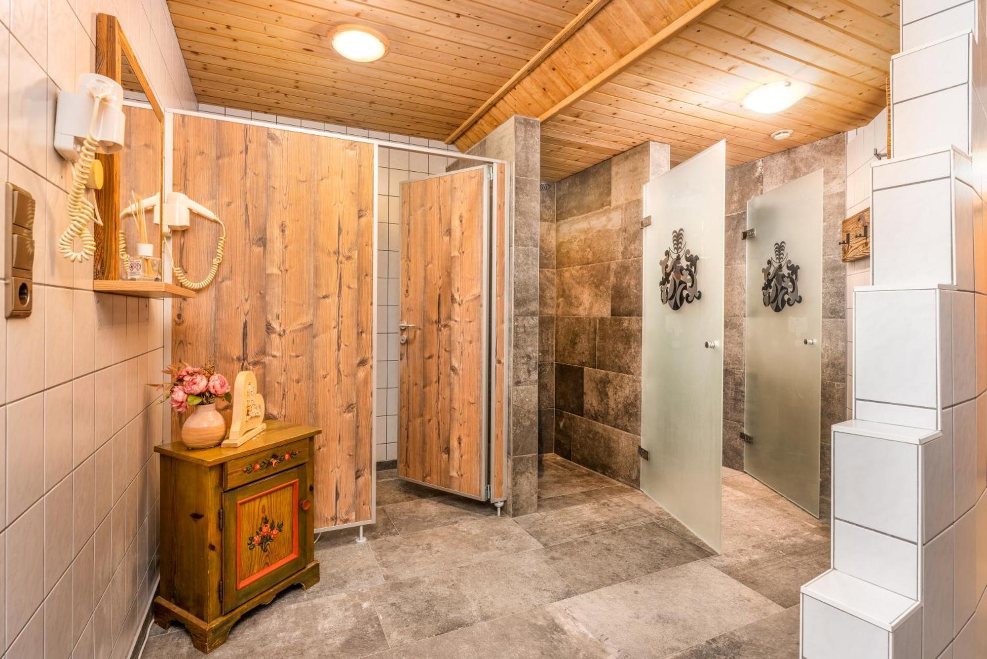 Alpen Wohlfuehlhotel Doerflwirt Hainzenberg Ngoại thất bức ảnh