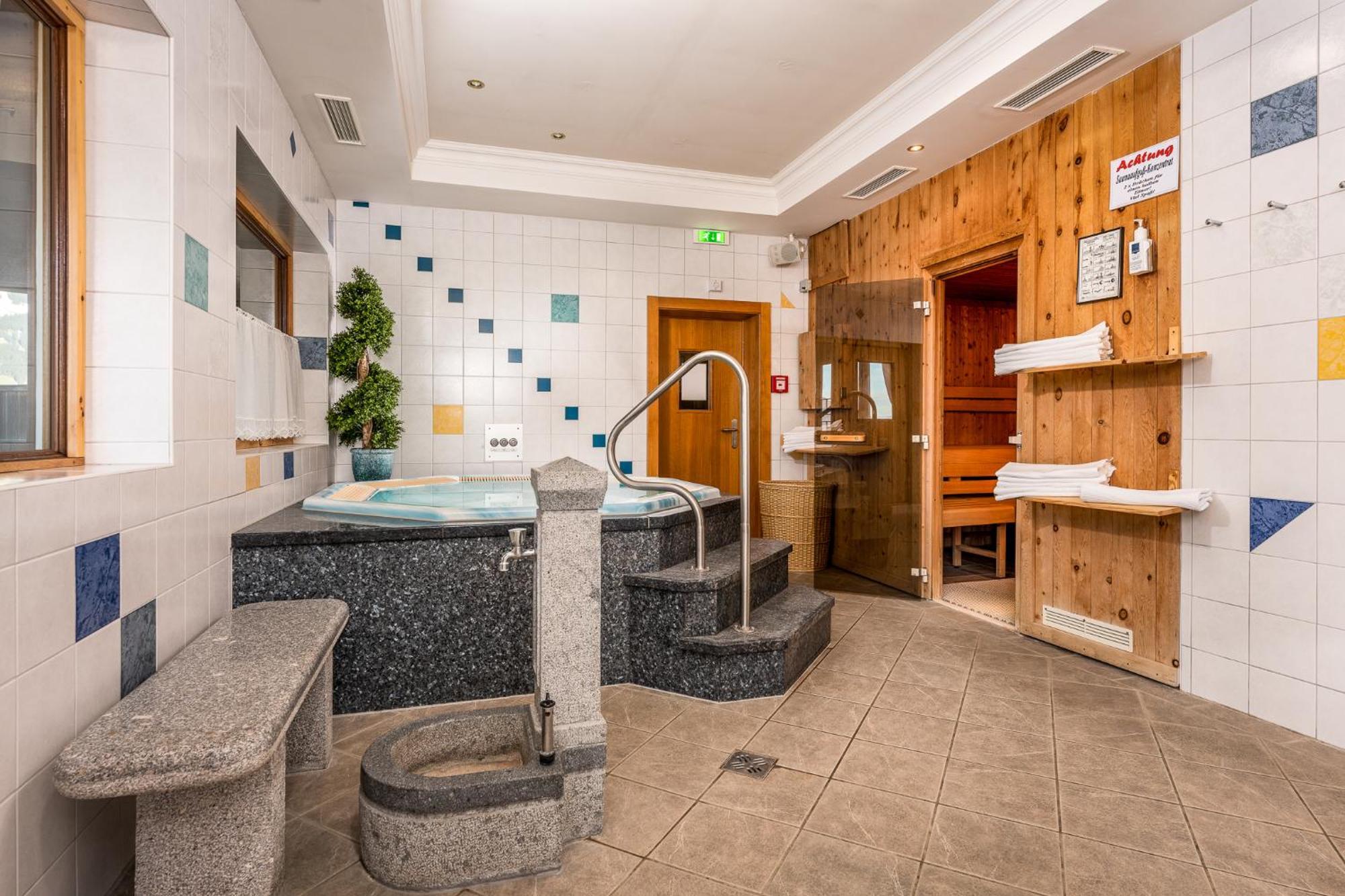 Alpen Wohlfuehlhotel Doerflwirt Hainzenberg Ngoại thất bức ảnh