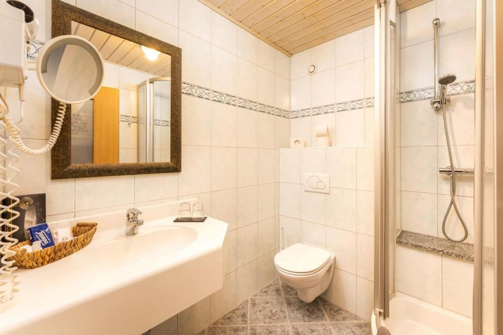 Alpen Wohlfuehlhotel Doerflwirt Hainzenberg Ngoại thất bức ảnh