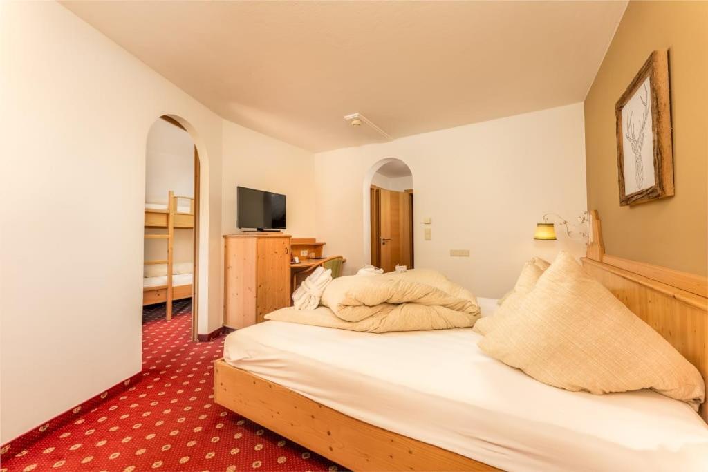 Alpen Wohlfuehlhotel Doerflwirt Hainzenberg Ngoại thất bức ảnh